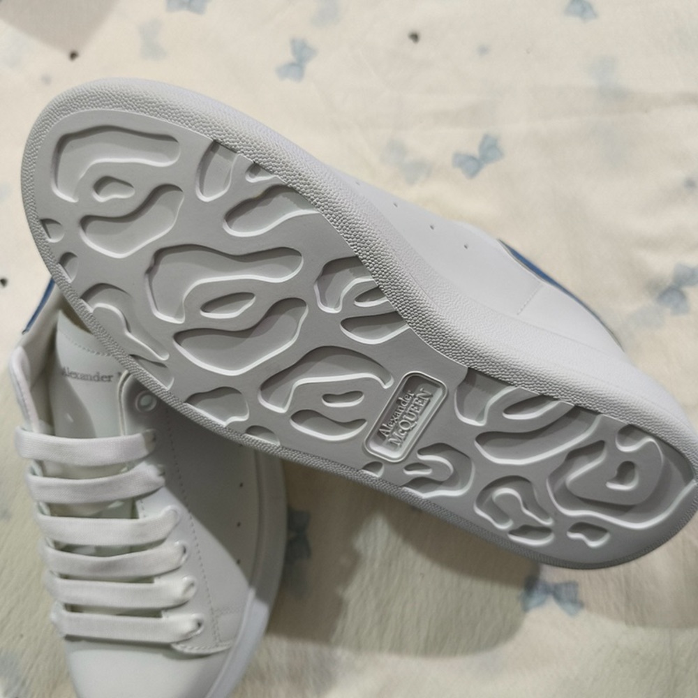 Alexander Mcqueen Oversized Leather White Sneakers - Picture 6 of 7